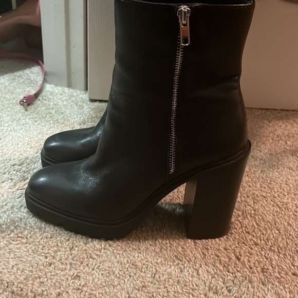 Chelsea and Violet boots - Picture 3 of 5